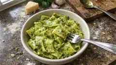 Mandilli al pesto: i fazzoletti liguri con un condimento cremoso e profumato