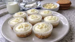 Mini cheesecake al cioccolato bianco senza cottura: pronte in frigo in 2 ore