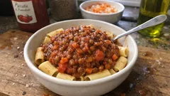 Ragù di lenticchie cremoso: il sugo vegetariano che si lega bene alla pasta