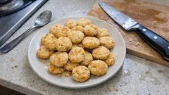 Biscotti salati al formaggio senza burro: croccanti fuori, morbidi al morso