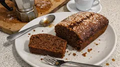 Plumcake al caffè e cacao: soffice e umido, pronto in una sola ciotola