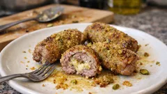 Involtini di vitello al pistacchio al forno: croccanti fuori, cremosi dentro