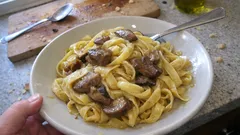 Tagliatelle ai funghi porcini: il condimento semplice che esalta profumo e consistenza