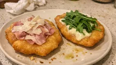 Pizza fritta croccante senza lievitazione: impasto rapido e farcitura al momento