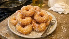 Ciambelle fritte soffici come al bar: impasto facile e frittura asciutta