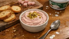 Mousse di mortadella al pistacchio: pronta al mixer in 5 minuti per l’aperitivo