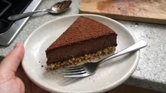 Torta fredda mascarpone e cioccolato: cremosa, senza forno e pronta con pochi ingredienti
