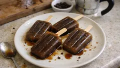 Ghiaccioli al caffè cremosi: si mescola tutto e il freezer fa il resto