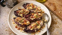 Radicchio al forno croccante: gratinato con Asiago, pancetta e rosmarino