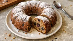 Ciambella integrale ai mirtilli: soffice, leggera e pronta in 25 minuti