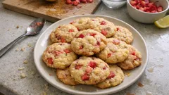 Biscotti alle fragole e limone: morbidi, profumati e senza burro