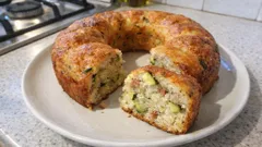 Ciambella salata con farina di riso: soffice, con zucchine e pancetta