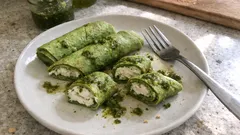 Crêpes al pesto con formaggio cremoso: il trucco per un impasto verde e senza grumi