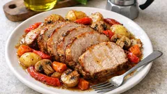 Arista al forno con verdure e aceto di mele: arrosto morbido con contorno in teglia