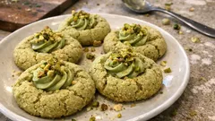 Pistacchiotti morbidi con cuore di crema: pronti in pochi passaggi