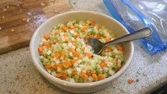 Mix per soffritto sempre pronto: sedano, carota e cipolla da tenere in freezer