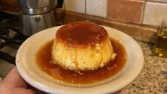 Crème caramel fatto in casa: cremoso e lucido, con cottura a bagnomaria