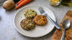 Hamburger di verdure senza uova al forno: croccanti fuori e morbidi dentro