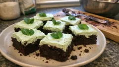 Brownies menta e cioccolato con glassa cremosa: morbidi dentro, facili da fare