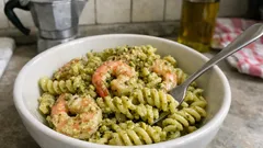 Fusilli al pesto di pistacchi e gamberetti: cremosi e pronti in 20 minuti