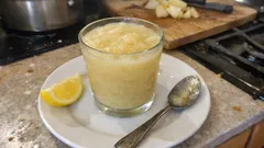 Succo di pera fatto in casa: cremoso e profumato, pronto da imbottigliare