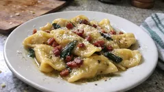 Casoncelli fatti in casa: ripieno saporito e condimento burro e salvia