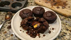 Muffin al cacao con cuore di cioccolato: la sorpresa che trovi al primo morso