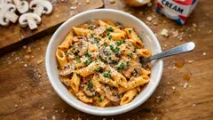 Pasta ai funghi cremosa in 20 minuti: il trucco per una salsa vellutata