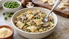 Li taccù marchigiani fatti in casa: sugo cremoso con salsiccia, piselli e funghi