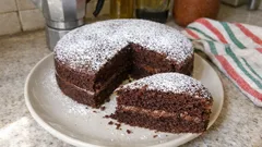 Torta moretta al cacao: morbida e umida, pronta in pochi passaggi (con latte e burro)