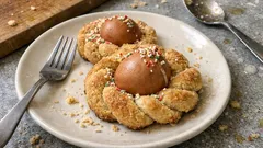 Scarcelle pugliesi di Pasqua: biscotti di frolla intrecciati con l’uovo sodo