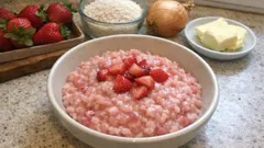 Risotto alle fragole cremoso: il primo diverso e delicato, perfetto per la primavera