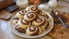 Girelle bicolore al vapore: soffici e profumate, perfette per colazione o merenda