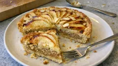 Crostata di mele e mandorle con frolla all’olio: semplice, profumata e d’effetto