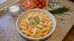 Pennette salmone e vodka cremose: il classico anni ’90 pronto in 20 minuti