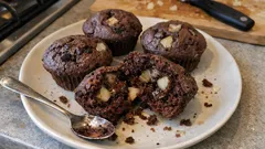 Muffin pere e cioccolato: soffici, umidi e pronti in 30 minuti