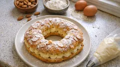 Paris-Brest alle mandorle: la corona di pasta choux croccante fuori, morbida dentro