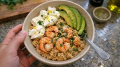 Cous cous integrale con gamberi, avocado e bufala: fresco, leggero e perfetto da preparare prima