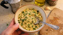 Mix per gratinati sempre pronto: pangrattato, prezzemolo e aglio da congelare