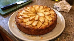 Torta di mele di Benedetta: soffice e profumata, con decorazione a fiore