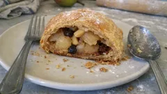 Strudel alle pere con pasta sfoglia: croccante fuori, morbido dentro
