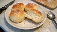 Ciabattine al latte soffici: l’impasto semplice con doppia lievitazione