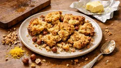 Sbrisolona alle nocciole: la ricetta friabile da spezzare (con burro freddo)