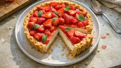 Crostata panna cotta alle fragole: il dolce freddo che puoi preparare con anticipo