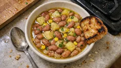 Zuppa di fagioli e patate cremosa: il trucco semplice per farla legare senza panna