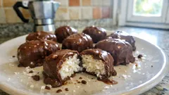 Mini Bounty fatti in casa: 3 ingredienti, niente forno e si tengono pronti in freezer