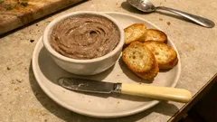 Patè di fegato di coniglio al Marsala: crema vellutata da preparare in anticipo