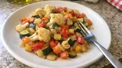 Mix di verdure in padella: il contorno svuota-frigo pronto in 25 minuti