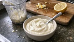 Maionese allo yogurt greco: cremosa e leggera, pronta in 5 minuti