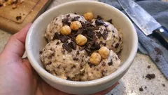 Gelato bacio fatto in casa senza gelatiera: cremoso con nocciole e cacao